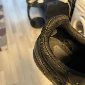 Lacoste Ayakkabı Hem Yıprandı Hem Mağdur Etti!