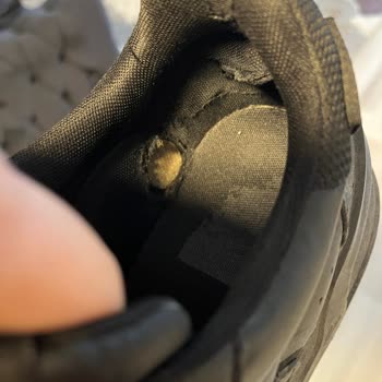 Lacoste Ayakkabı Hem Yıprandı Hem Mağdur Etti!