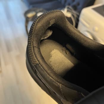 Lacoste Ayakkabı Hem Yıprandı Hem Mağdur Etti!