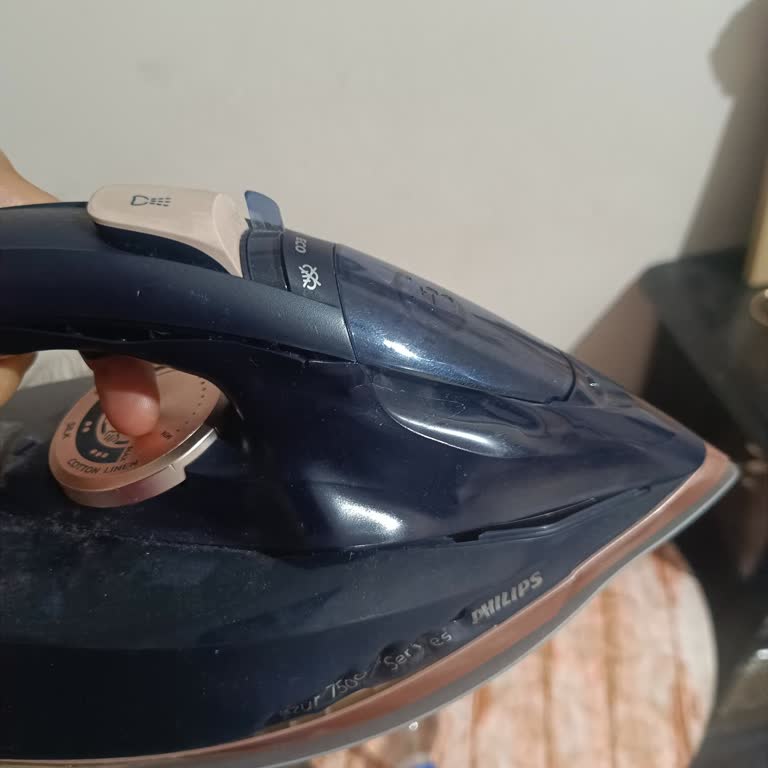 Philips Azur 7500 Ütüde Plastik Kısımlar Kısa Sürede Eriyor