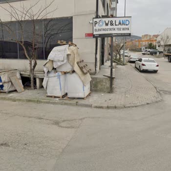 Ataşehir Ferhatpaşa'da Saldırgan Sokak Köpekleri Nedeniyle Yaşanan Güvenlik Sorunu