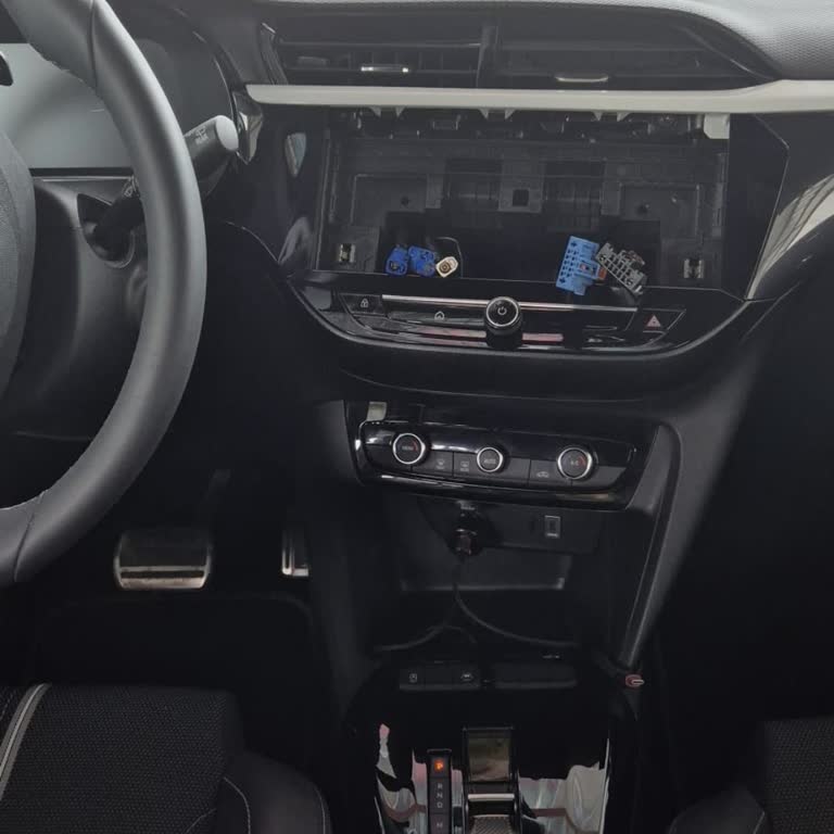 Opel Corsa Screen Replacement Process Takes Longer