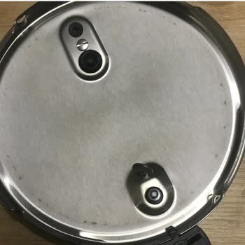 Yeni Alınan Düdüklü Tencerede Pas Lekeleri Ve Servis Sorunu