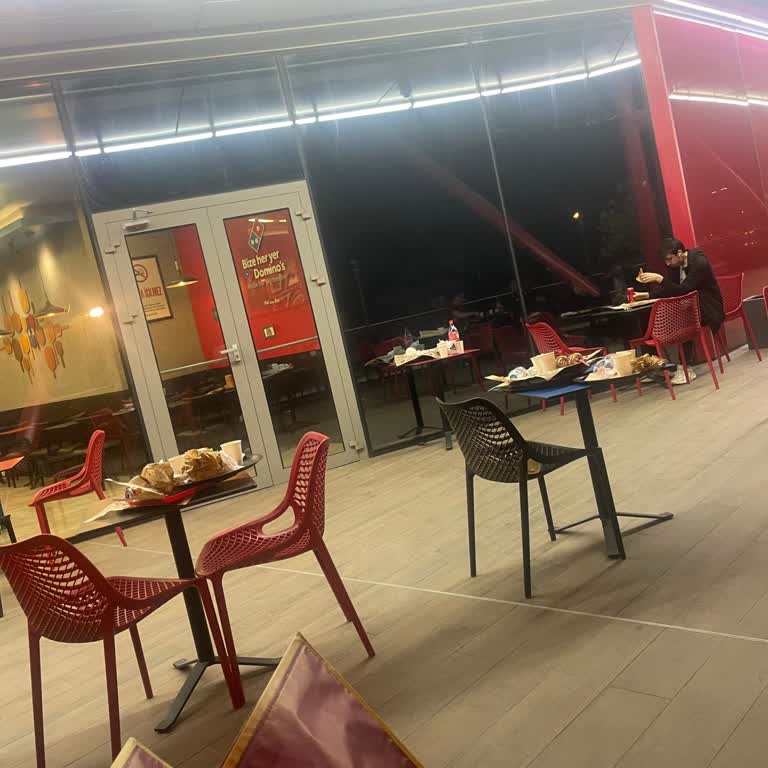 Domino's Pizza Sultanbeyli Şubesinde Hijyen Ve İlgi Sorunu