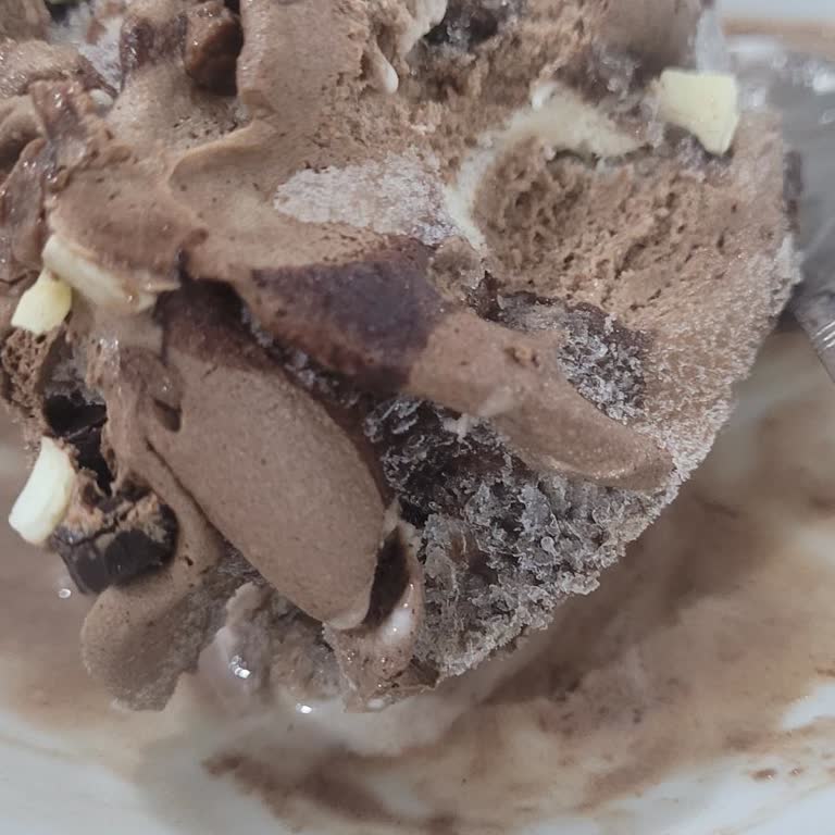 Dondurmanın Çikolata Sosu Lastik Gibi Ve Bozulmuş