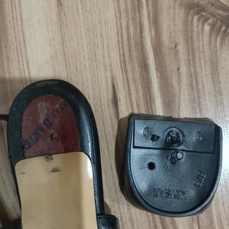 Ayakkabı Topuğu Üçüncü Giyişte Kırıldı Ve Sorunum Çözülmedi