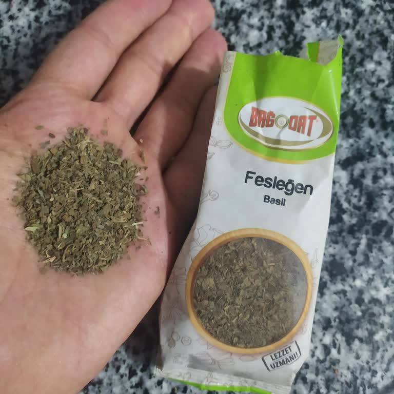 Migros'tan Alınan Fesleğen Baharatının Kötü Kokusu Ve Sağlık Riski