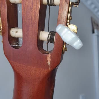 Kırık Gitar Mağduriyeti: Dolap Ve Kargo Şirketi Arasında Kaldım