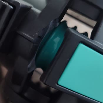 Süpürge Kırılan Parçası Nedeniyle Sürekli Arızalanıyor, Mağduriyetim Giderilmiyor