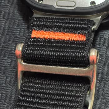 Spigen Saat Kayışında Kısa Sürede Deformasyon Yaşadım