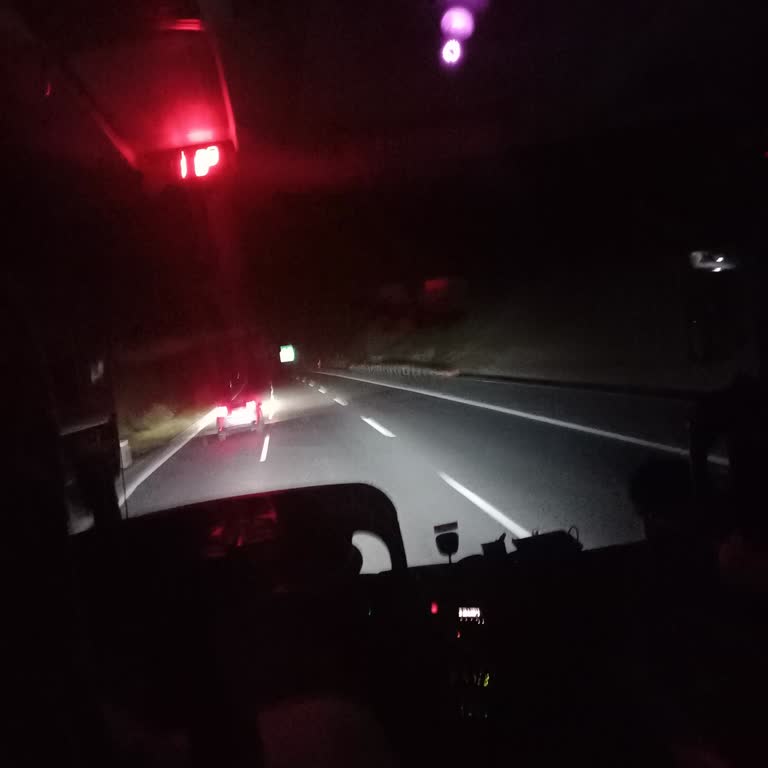 Yeni Diyarbakır Seyahat Otobüs Muavininin Kaba Tavırları Ve Yolcuya Uygunsuz Yaklaşımı