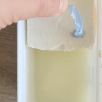 Aknaz Tava Peynirinden Mavi Poşet Parçası Çıkması Ve Gıda Güvenliği Endişesi