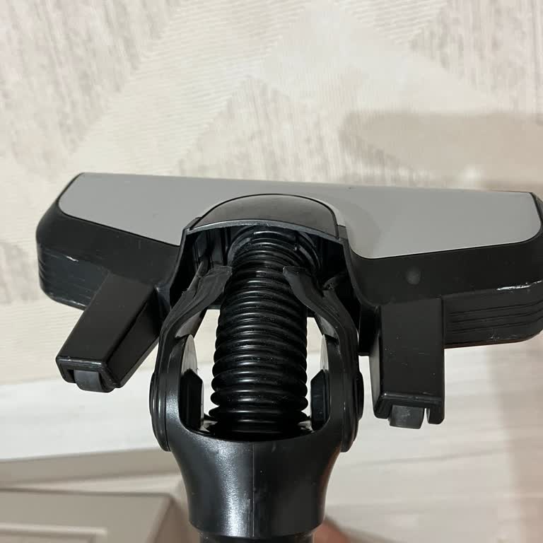 Bosch Dikey Süpürge Başlığı Aniden Kırıldı, Yedek Parça Fiyatı Çok Yüksek