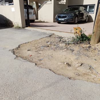 Belediyeden 4 Aydır Çözüm Bekleyen Tehlikeli Kazı Alanı