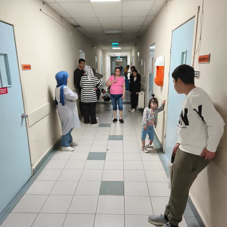 Çocuk Psikiyatri Bölümünde Yetersiz Oturma Alanı Ve İlgisizlik