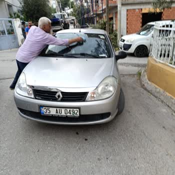 İnşaat Vincinden Arabama Beton Döküldü, Hiçbir Önlem Alınmadı