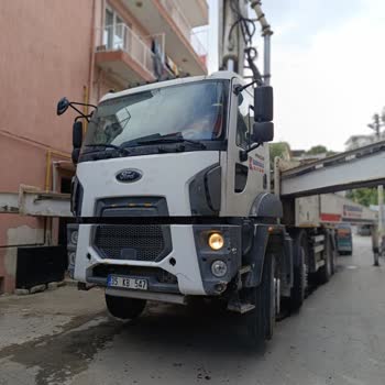 İnşaat Vincinden Arabama Beton Döküldü, Hiçbir Önlem Alınmadı