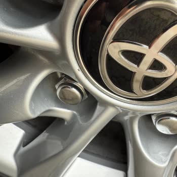 Yetkili Serviste Yapılan Lastik Değişiminde Jantlarım Çizildi