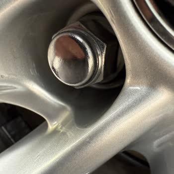 Yetkili Serviste Yapılan Lastik Değişiminde Jantlarım Çizildi