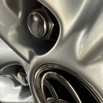 Yetkili Serviste Yapılan Lastik Değişiminde Jantlarım Çizildi