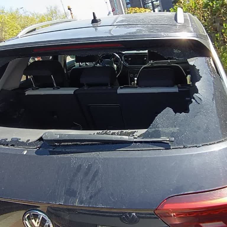 Arka Cam Hasarım 20 Gündür Giderilmiyor, Neova Sigorta Destek Sunmuyor