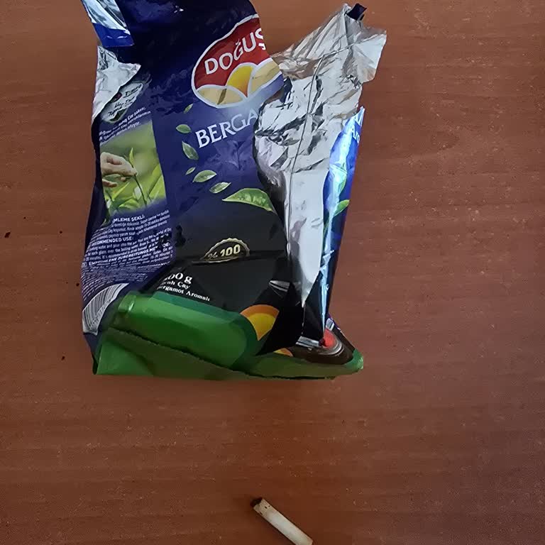 Çay Paketinden Sigara İzmariti Çıktı, Büyük Hayal Kırıklığı Yaşadım