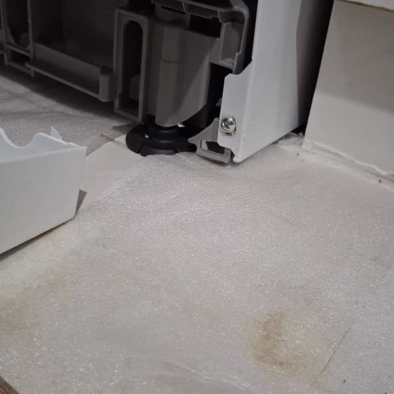 Hepsijet Kuryesi Bulaşık Makinesini Özensiz Taşıdı Hasar Oluştu