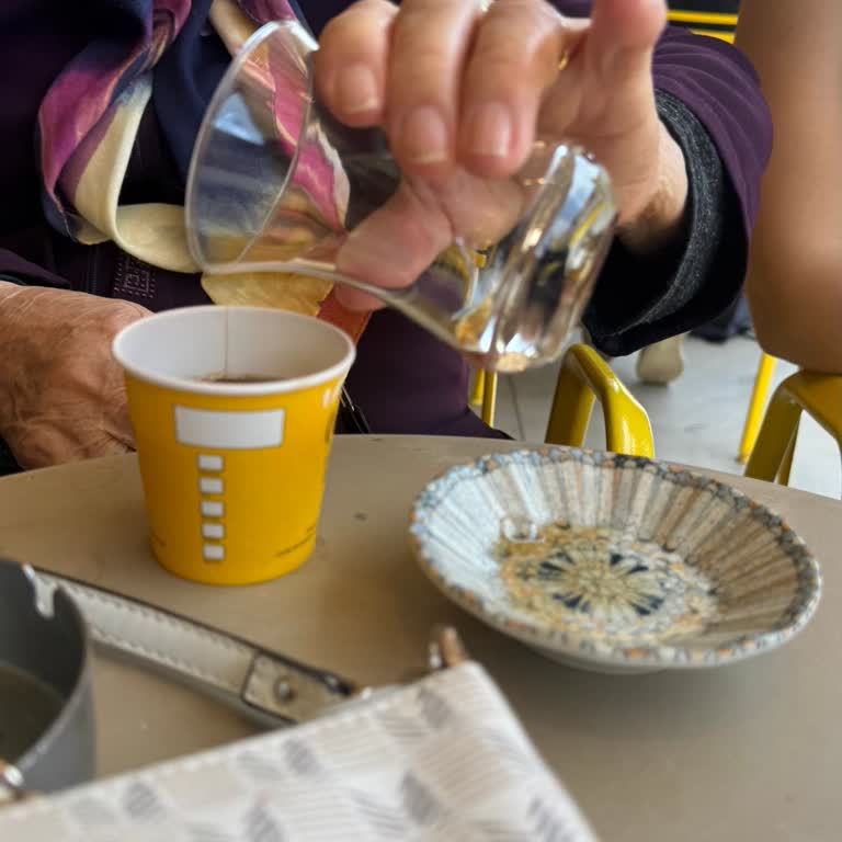 Yaşlı Müşterilere Yeterli İlgi Gösterilmedi Ve Taleplerimiz Karşılanmadı