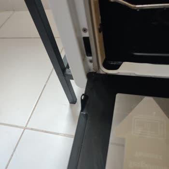 Simfer Mini Fırının Kapağı Aniden Bozuldu, Yüksek Onarım Ücreti Talep Ediliyor