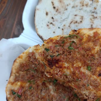 Yanık Lahmacun Ve Alerji Uyarısına Rağmen Roka Gönderilmesi