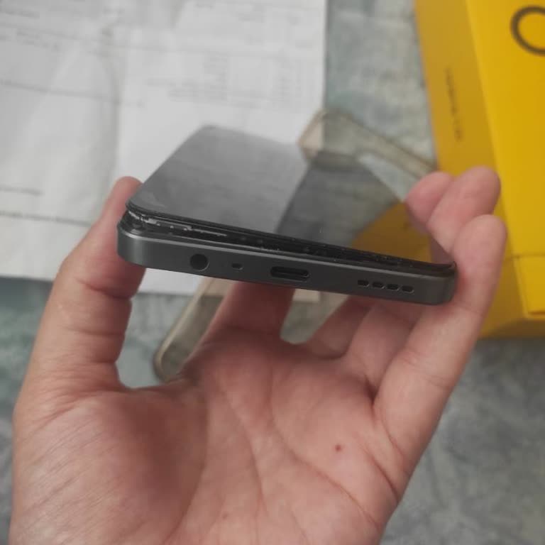 Aldığım Telefonun Ekranı Kendiliğinden Ayrıldı, Garanti Karşılamıyor Ve Mağdur Edildim