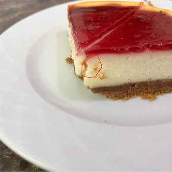 Frambuazlı Cheesecake İçinden Kirpik Kılı Çıktı, Hijyen Büyük Sorun