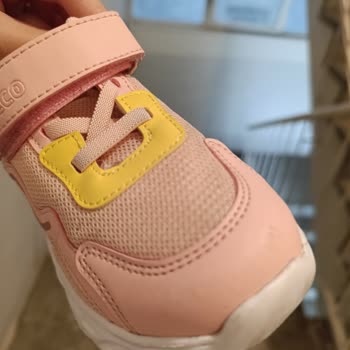 Bir Günde Yırtılan Ayakkabı Ve Mağaza İnceleme Sürecinde Yaşanan Hayal Kırıklığı