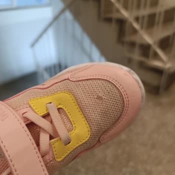 Bir Günde Yırtılan Ayakkabı Ve Mağaza İnceleme Sürecinde Yaşanan Hayal Kırıklığı