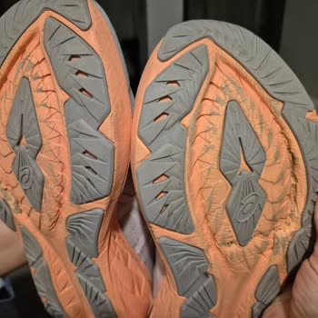 My Asics Novablast 4 Sole Fell Apart in 6 Months Despite Only Indoor Use