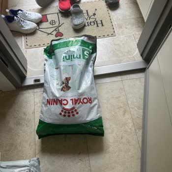 Delik Paketli Mama Gönderildi, İade Kabul Edilmiyor