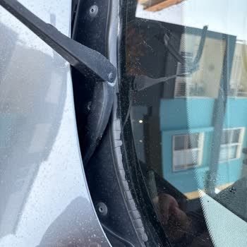 BMW 116i Ön Cam Silecek Altı Izgarasında Erken Deformasyon Ve Su Sızdırma Sorunu