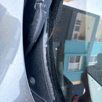 BMW 116i Ön Cam Silecek Altı Izgarasında Erken Deformasyon Ve Su Sızdırma Sorunu