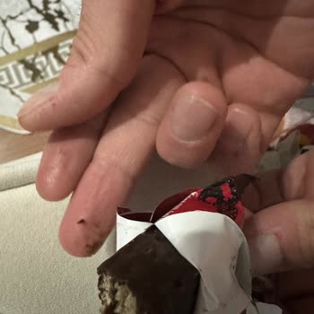 Torku Çikolata Gofretin İçinden Yabancı Cisim Çıktı, İlgilenilmiyor