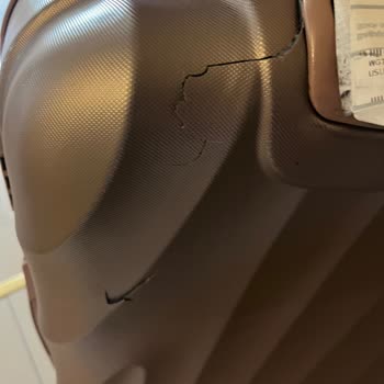 Parçalanmış Valizle Eve Gönderildim THY Ve Diyanet Çözüm Sunmadı