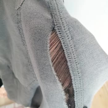 Kısa Sürede Yırtılan Pantolon Ve İlgisiz Müşteri Hizmeti