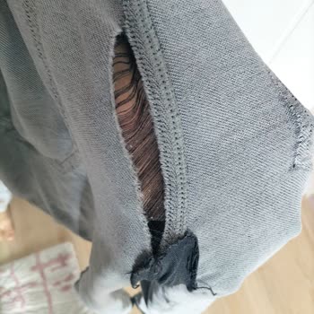 Kısa Sürede Yırtılan Pantolon Ve İlgisiz Müşteri Hizmeti