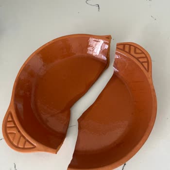 Fırında İlk Kullanımda Kırılan Güveç Hayal Kırıklığı Yaşattı