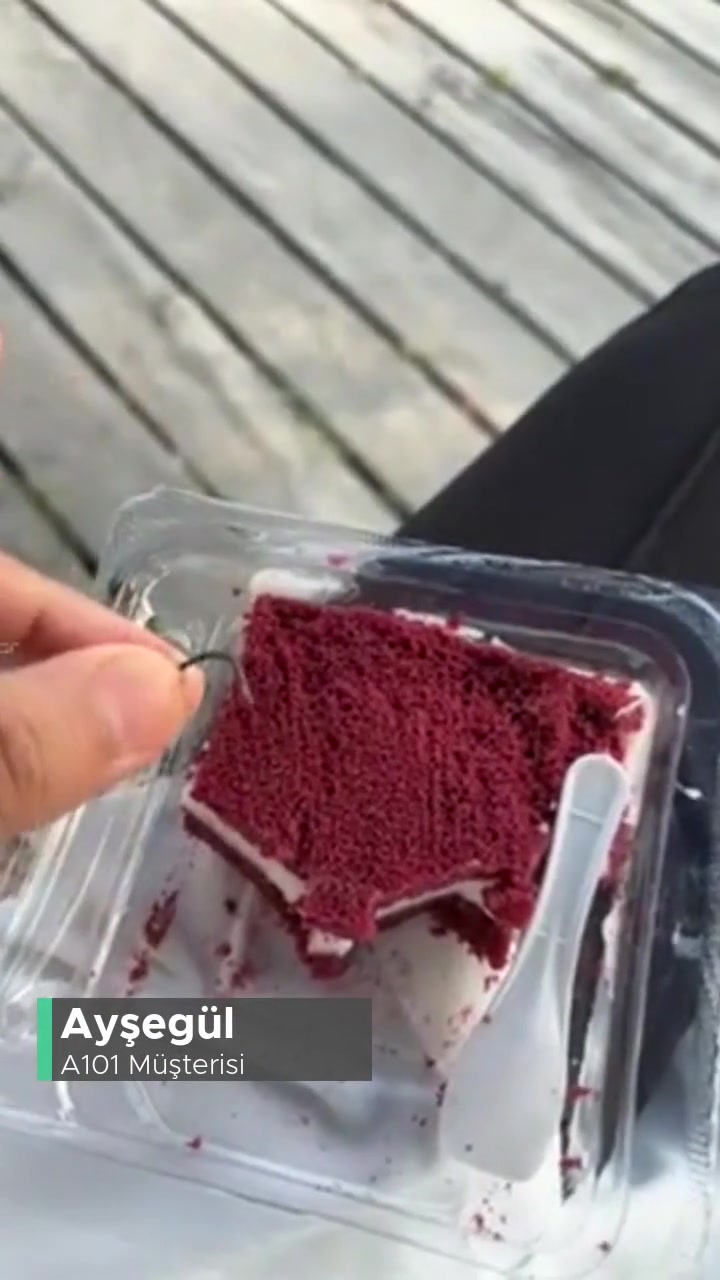 A101 Hanımdan Kadife Tatlısını Yerken İçerisinden Demir Parçası Çıktı! videonun kapak resmi