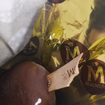 Aldığım Magnum Dondurmanın Çubuğu Kırık Ve Çatlak Çıktı