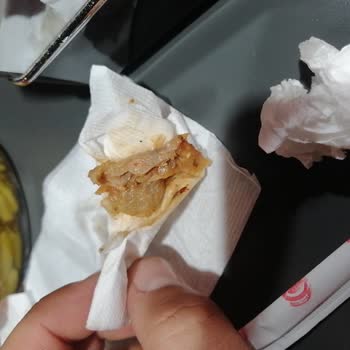 Zurna Dönerde Şüpheli Malzeme Ve Eski Ürün Şikayeti