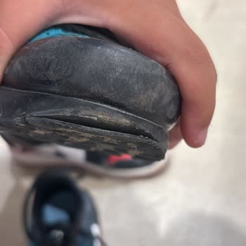 Nike Ayakkabıda Kısa Sürede Açılma Ve İletişim Sorunu