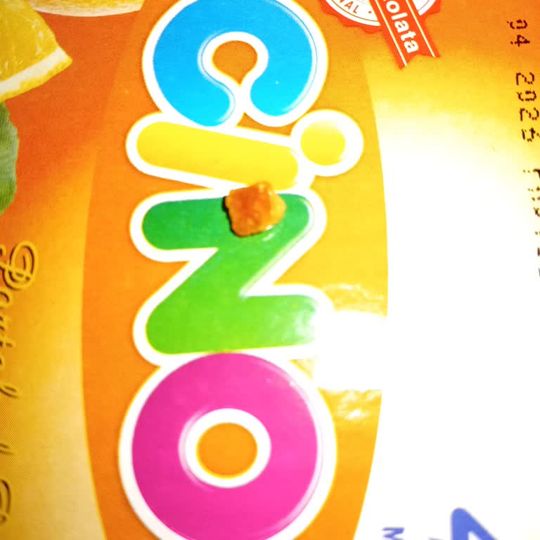 Çikolatanın İçinden Sert Cisim Çıktı, Dişim Kırılıyordu!