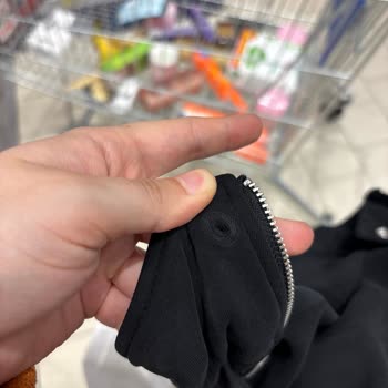 Aldığım Hırkanın Çıtçıtları İlk Giyişte Koptu İade Süreci Mağazada Sorunlu İlerliyor