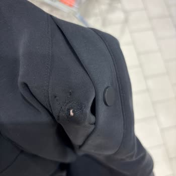 Aldığım Hırkanın Çıtçıtları İlk Giyişte Koptu İade Süreci Mağazada Sorunlu İlerliyor